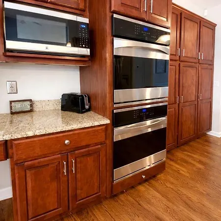 Suburban Sanctuary In Charlotte, North Carolina Holiday home Charlotte