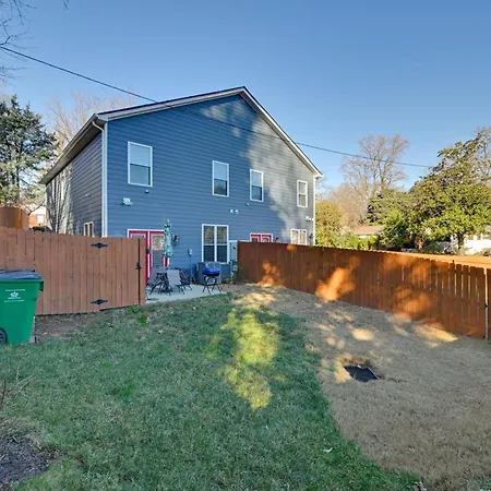 Holiday home Getaway With Yard - 3 Mi To Uptown! *