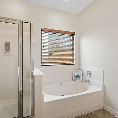 Holiday home Cozy 4b 2 5b King Beds Jacuzzi Charlotte
