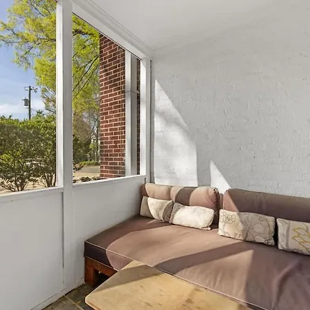 Stylish Myers Park 2 Bedroom With Screened Porch Holiday home Charlotte