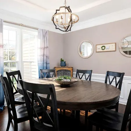 Disconnect At With Great Surroundings In Charlotte, North Carolina Holiday home *