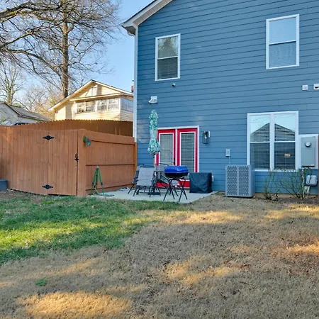 Getaway With Yard - 3 Mi To Uptown!