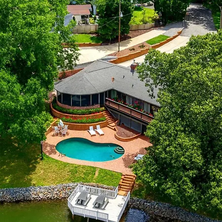 Cozy With Swimming Pool In Charlotte, North Carolina Holiday home Charlotte