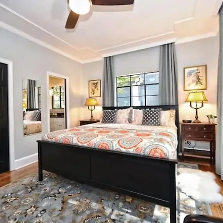 Holiday home Relax Or Entertain In Luxurious 2br With Patio