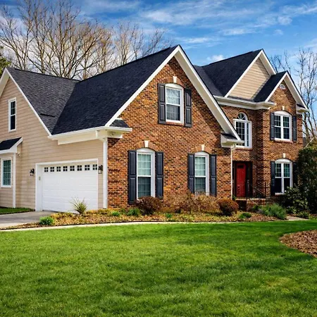 Holiday home Disconnect At With Great Surroundings In Charlotte, North Carolina *
