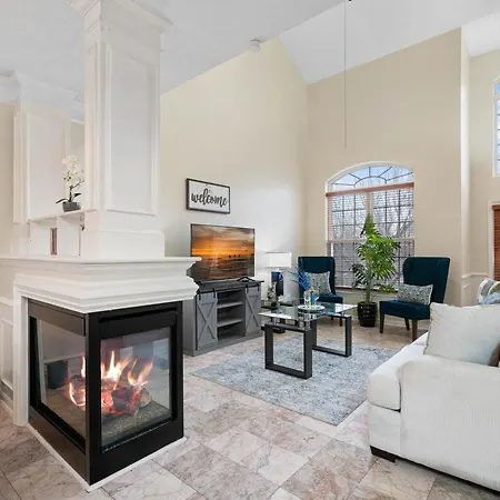 Cozy 4b 2 5b King Beds Jacuzzi Holiday home Charlotte