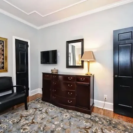 Holiday home Relax Or Entertain In Luxurious 2br With Patio Charlotte