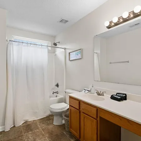 Cozy 4b 2 5b King Beds Jacuzzi Holiday home Charlotte