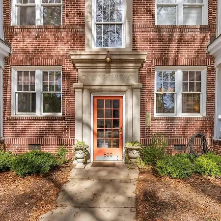 Spacious 2br In Myers Park With Sunroom *
