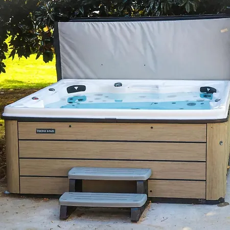 Cozy With Swimming Pool In Charlotte, North Carolina *