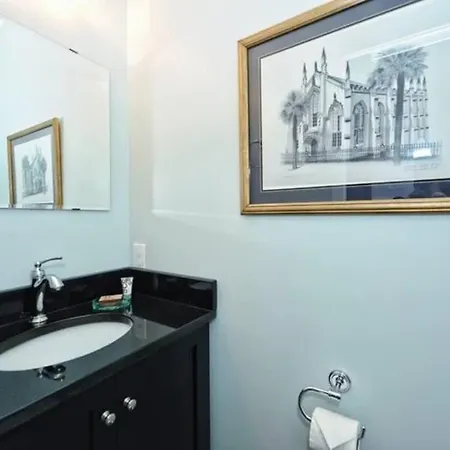 Relax Or Entertain In Luxurious 2br With Patio Holiday home Charlotte