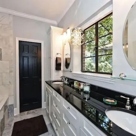 Relax Or Entertain In Luxurious 2br With Patio *