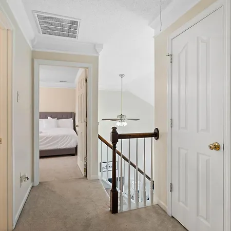 Holiday home Cozy 4b 2 5b King Beds Jacuzzi Charlotte