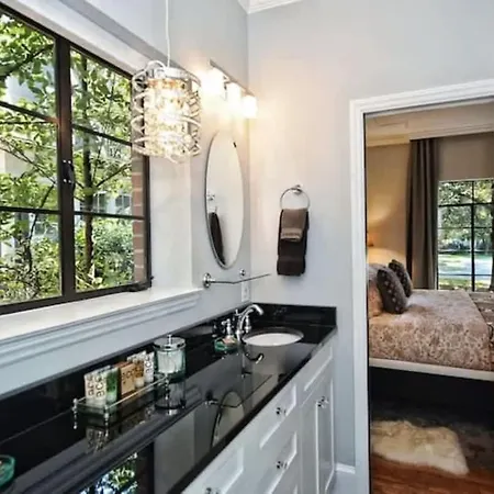 Relax Or Entertain In Luxurious 2br With Patio *