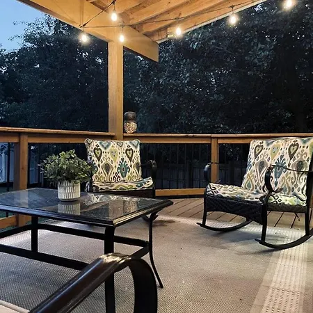 Family With Outdoor Living Areas And Foosball Table In Nc Holiday home