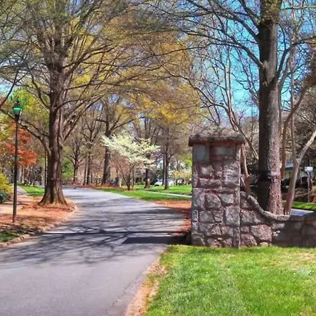 Relax Or Entertain In Luxurious 2br With Patio *