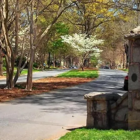 Relax Or Entertain In Luxurious 2br With Patio *