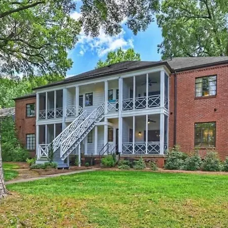 Relax Or Entertain In Luxurious 2br With Patio Charlotte