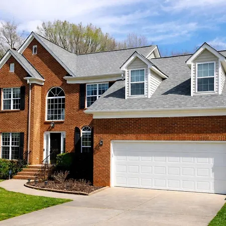 Suburban Sanctuary In Charlotte, North Carolina Holiday home *