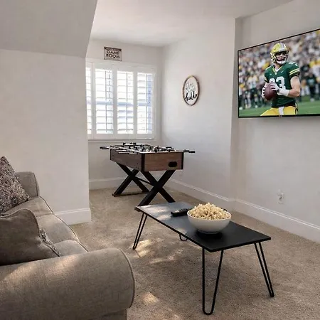 Holiday home Impressive Luxurious With Pool And Game Space In Nc *