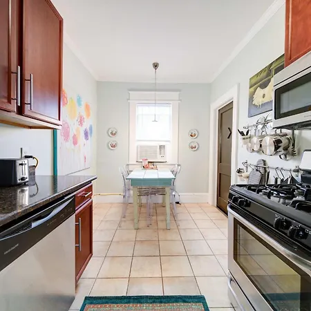 Chic 1 Bedroom Units Near Dilworth Holiday home *