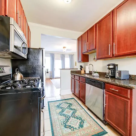Chic 1 Bedroom Units Near Dilworth Holiday home *