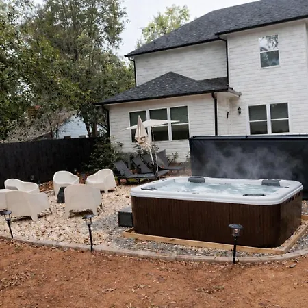 Holiday home Hot Tub Pool Table Fire Pit 5min To Uptown Charlotte