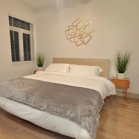 Luxury Uptown, Free Parking, 5min Bank Of America Stadium Apartment *
