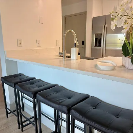 Luxury Uptown, Free Parking, 5min Bank Of America Stadium *