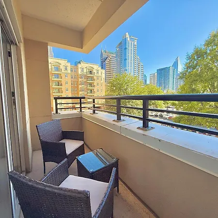 Luxury Uptown, Free Parking, 5min Bank Of America Stadium Apartment
