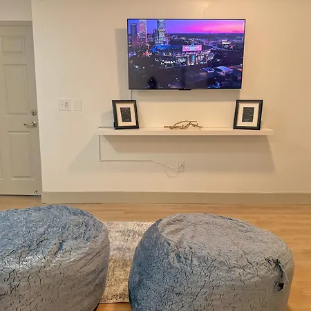 Apartment Luxury Uptown, Free Parking, 5min Bank Of America Stadium *