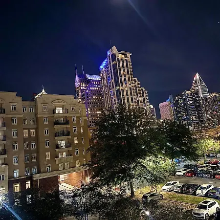 Luxury Uptown, Free Parking, 5min Bank Of America Stadium *