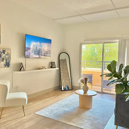 Luxury Uptown, Free Parking, 5min Bank Of America Stadium