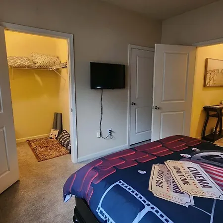 Apartment New Look! Book Friday & Saturday Get Sunday Free Ready For Work Or Play 