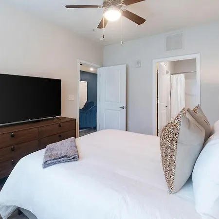 Landing - North Apartment *