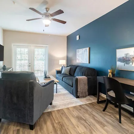 Landing - North Apartment