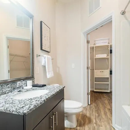 Apartment Landing - North *