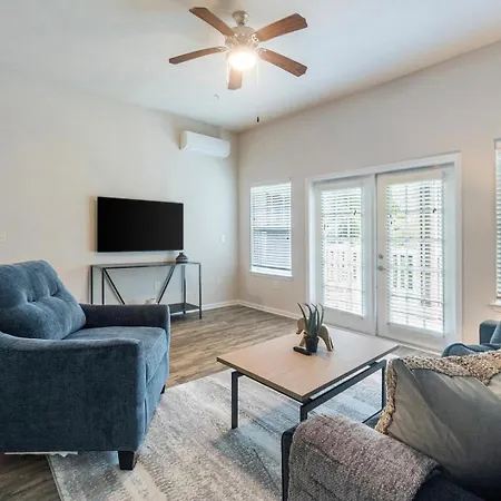 Landing - North Apartment *