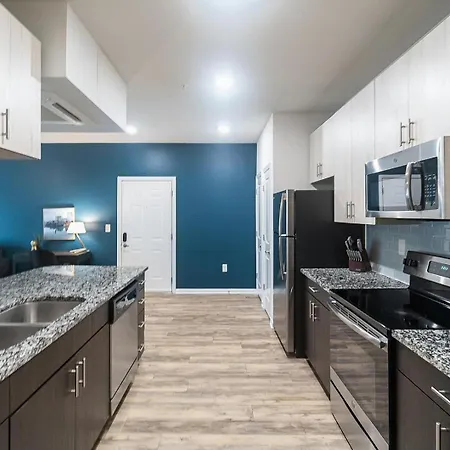 Apartment Landing - North *