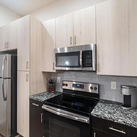 Apartment Landing - North *