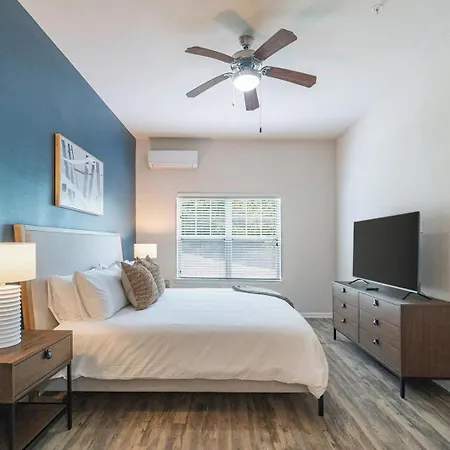 Landing - North Apartment