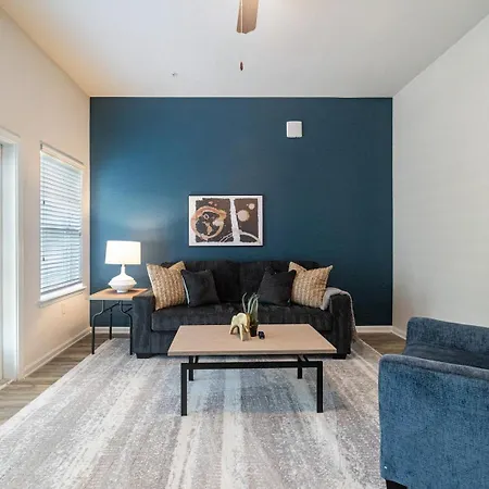Apartment Landing - North *