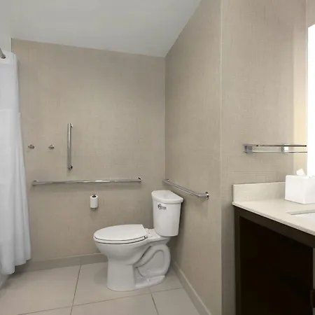 Courtyard By Marriott Northlake