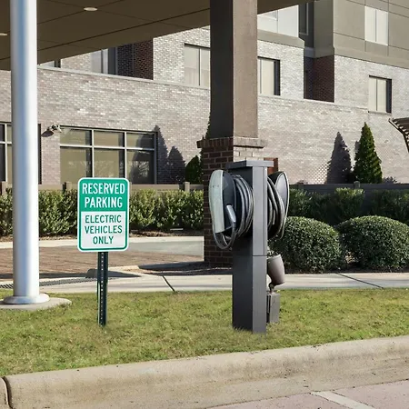 Courtyard By Marriott Northlake 2*