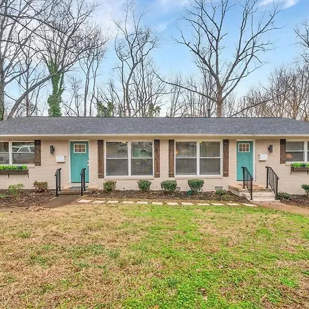 Homey 2br Condo—king Bed—lovely Location & Parking Apartment *
