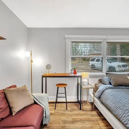 Homey 2br Condo—king Bed—lovely Location & Parking * Charlotte