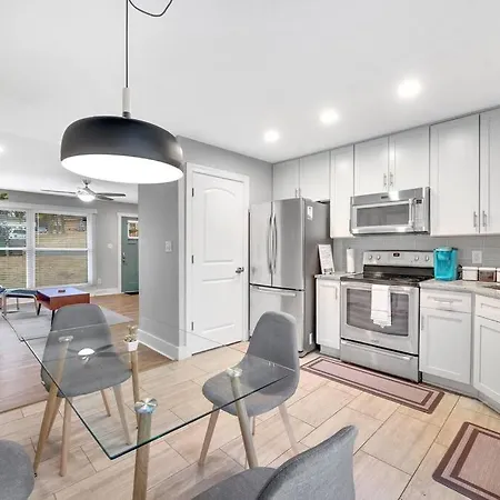 Apartment Homey 2br Condo—king Bed—lovely Location & Parking Charlotte
