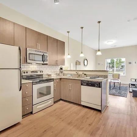 Apartment King Bed ► A+ Location ► Full Kitchen *