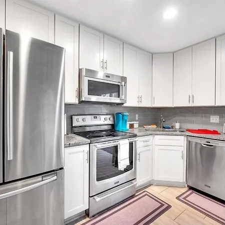 Apartment Homey 2br Condo—king Bed—lovely Location & Parking Charlotte