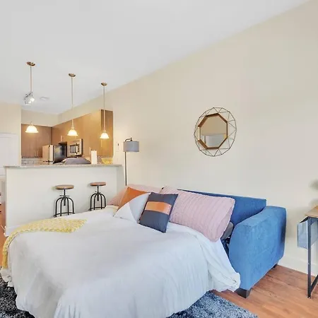 King Bed ► A+ Location ► Full Kitchen *
